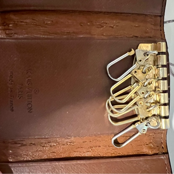 Louis Vuitton key holder/ wallet (authentic) - Picture 3 of 4
